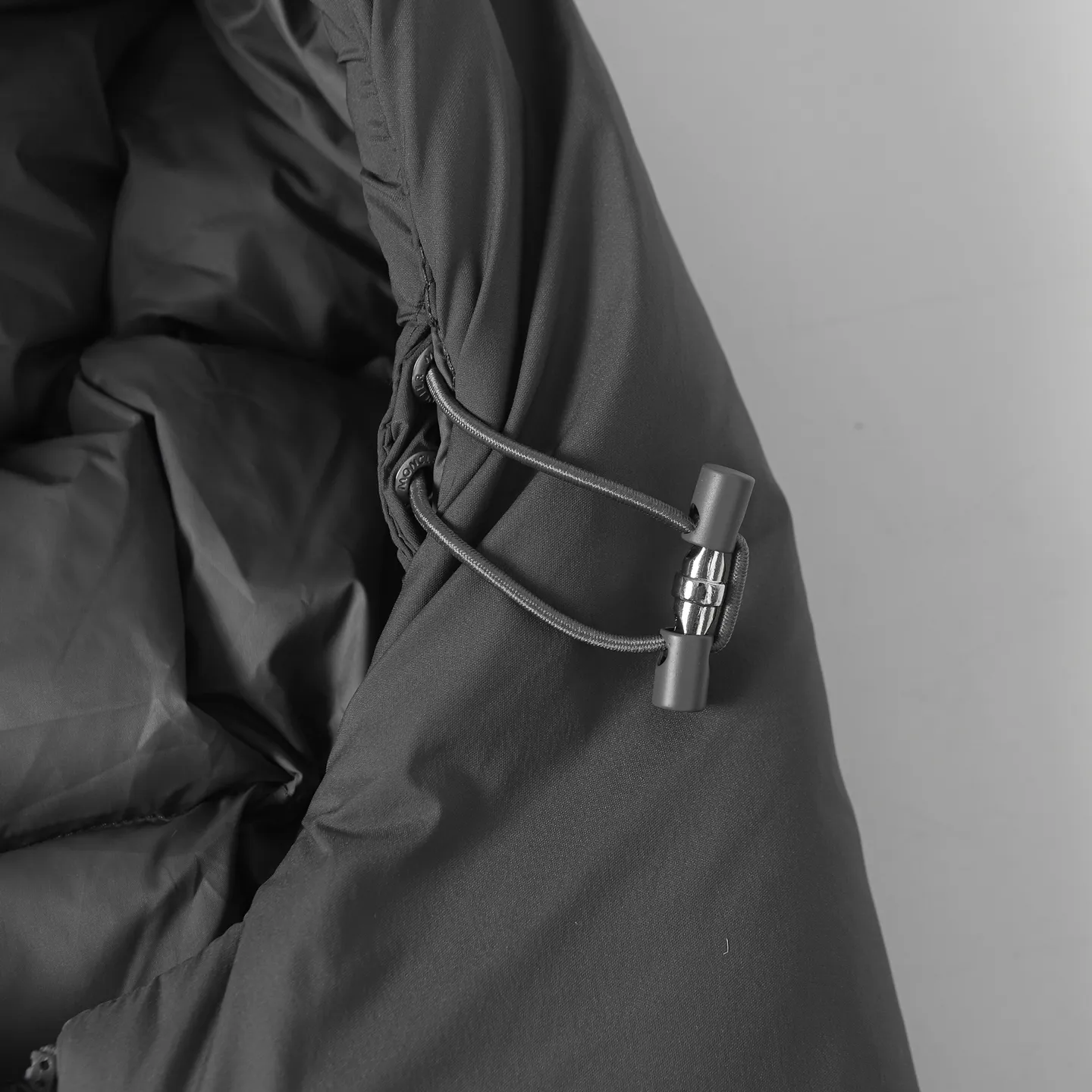 Moncler Fusain ， 。 ， 。 ， ， ， ， ， ， 。 ， ， 。 Sizes：12345 ：Black、Gray
